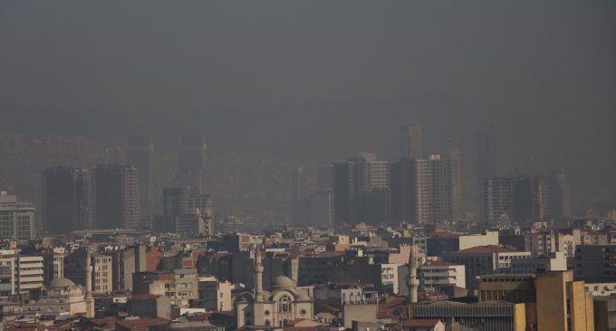 İzmir’in hava kalitesi “riskli” düzeyde: Hangi ilçelerde risk daha fazla?