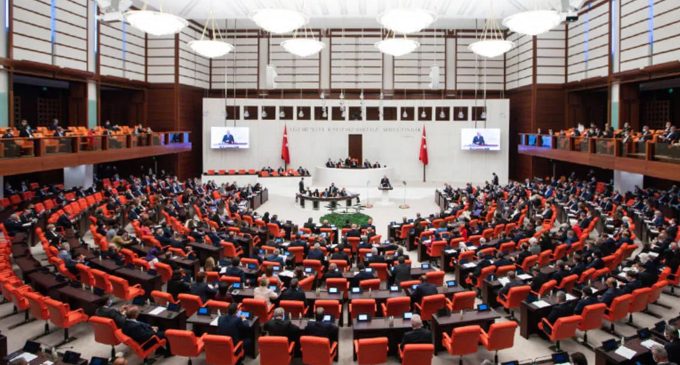 İyi Parti’nin ‘süresi dolmadan yenilenen ihaleler araştırılsın’ önerisi AKP ve MHP oylarıyla reddedildi