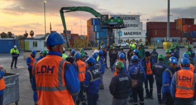 Mersin Limanı işçileri, iş bıraktı
