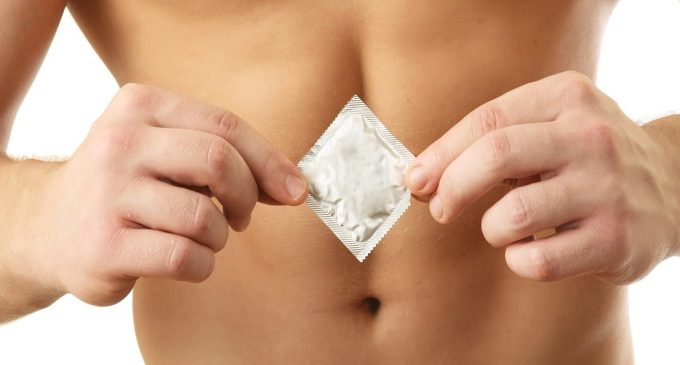 Acile başvuran adamın midesinden prezervatife doldurulmuş muz çıktı
