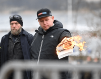 Sıkı Yön Partisi lideri aşırı sağcı Rasmus Paludan, Türk büyükelçiliği önünde Kuran yaktı