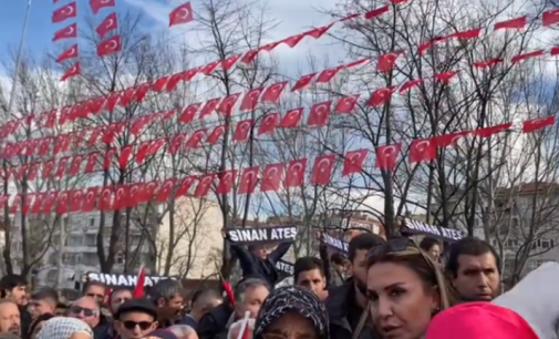 Erdoğan’ın mitinginde “Sinan Ateş” pankartları toplatıldı