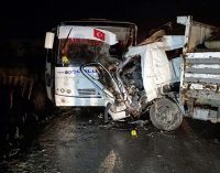 Tekirdağ’da işçi servisi ile kamyonet çarpıştı: 1 ölü, 20 yaralı