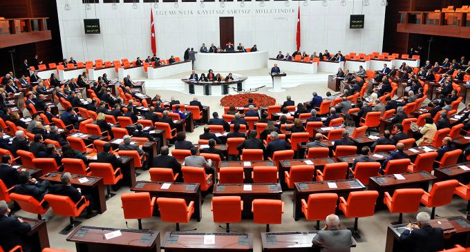 Muğla Valiliği’nin AKP videosu paylaşmasına muhalefetin araştırma önerisi AKP ve MHP oylarıyla reddedildi