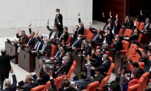 CHP’nin en düşük emekli maaşı, asgari ücret seviyesine çekilsin önerisi AKP ve MHP oylarıyla reddedildi