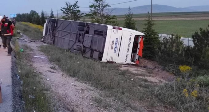 Afyonkarahisar’da yolcu otobüsü devrildi: 6 kişi öldü, 36 kişi yaralandı