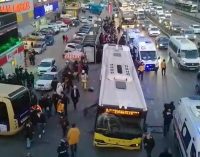 İstanbul’da İETT otobüsü durağa girdi: Ölü ve yaralılar var