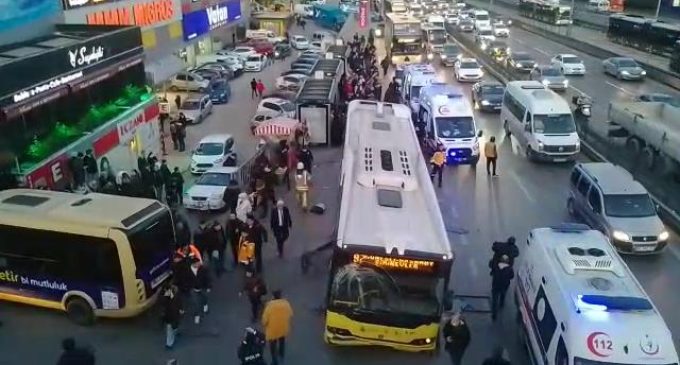 İstanbul’da İETT otobüsü durağa girdi: Ölü ve yaralılar var