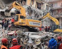 Depremlerde konutları hasar gören vatandaşlara 10 bin lira tutarındaki ‘Hane Başı Destek Ödemeleri’ yapılmaya başlandı