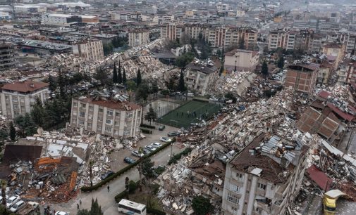 Fuat Oktay: Kahramanmaraş merkezli 7.7 ve 7.6 büyüklüğündeki depremlerde 1541 kişi yaşamını yitirdi