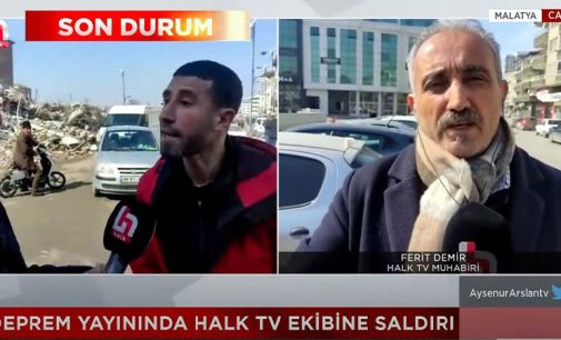 Deprem bölgesinden bildiren Halk TV muhabirine canlı yayında çekiçli tehdit!