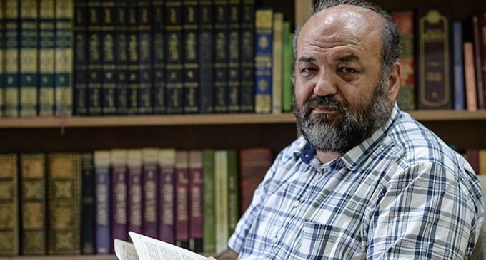 İlahiyatçı yazar İhsan Eliaçık’ın eserine basım dağıtım yasağı ve toplatma kararı