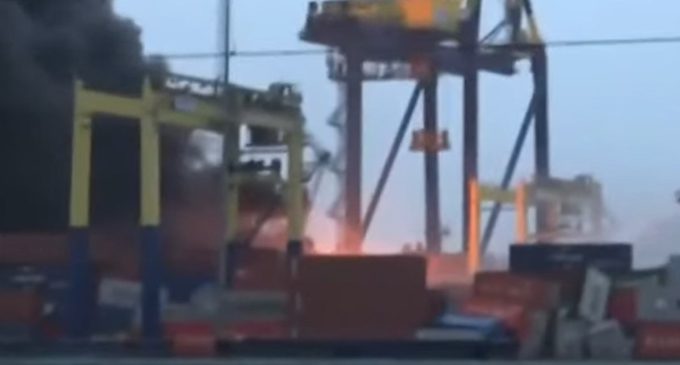 Depremlerin etkilediği İskenderun Limanı’nda yangın