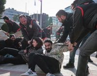 İzmir’de üniversite öğrencilerinden uzaktan eğitim protestosu: 22 gözaltı