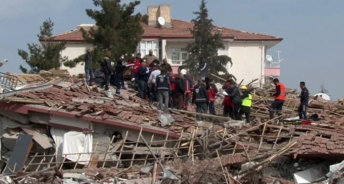 Malatya’da 5,6 büyüklüğünde deprem; bazı binalar yıkıldı