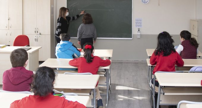 Milli Eğitim Bakanı Özer: Deprem bölgesindeki okullarda devam zorunluluğu kalktı