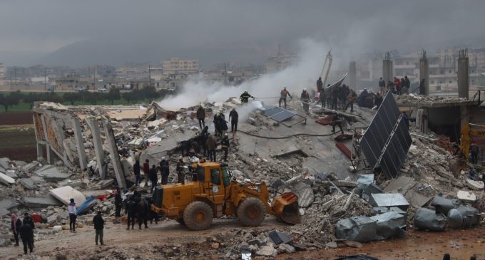 Suriye’nin kuzeyi de depremden etkilendi: Ölü sayısı 812 olarak açıklandı