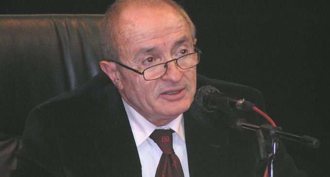 Yargıtay Onursal Cumhuriyet Başsavcısı Vural Savaş yaşamını yitirdi: 2008’de “AKP Çoktan Kapatılmalıydı” adlı kitabı yazmıştı