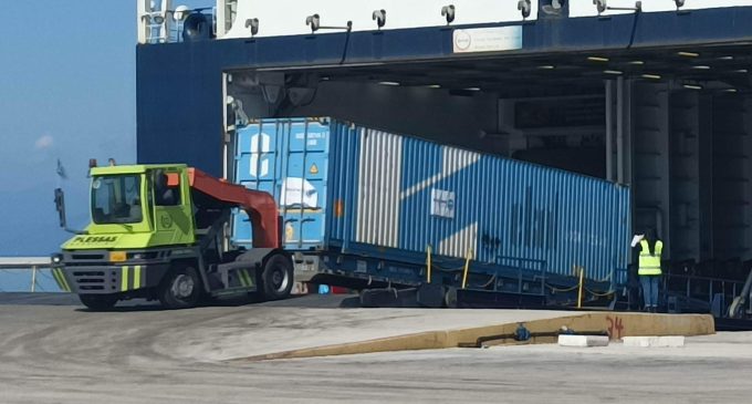 Yunanistan insani yardım malzemesi göndermeyi sürdürüyor: 110 ton daha yola çıktı