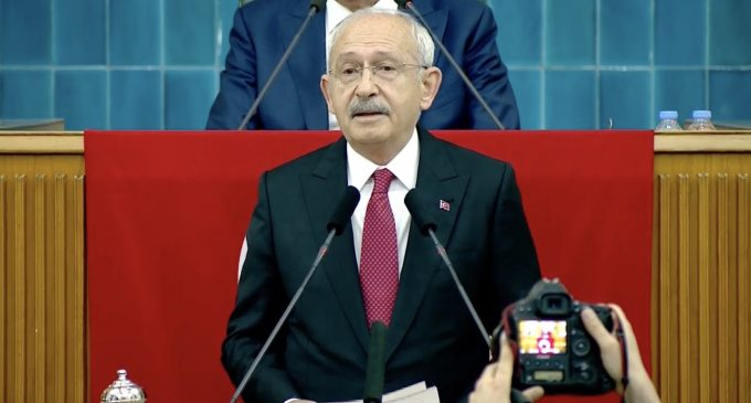 Cumhurbaşkanı adayı Kılıçdaroğlu, partisinin kürsüsüne veda etti: Umutluyum be dostlar!