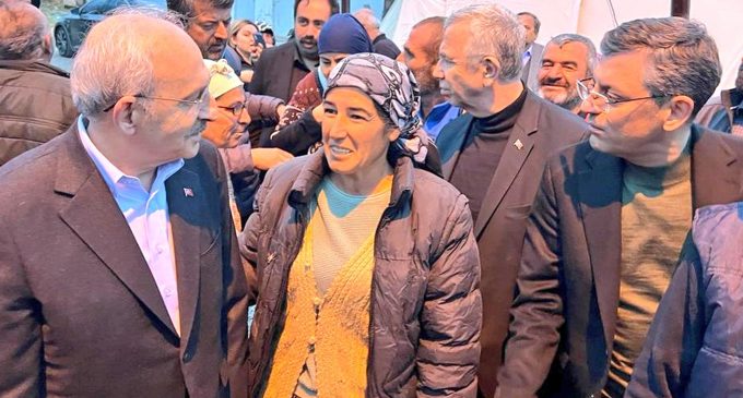 Kılıçdaroğlu deprem bölgesinde: Sizin acılarınız bizim acılarımızdır, hep beraber çözeceğiz