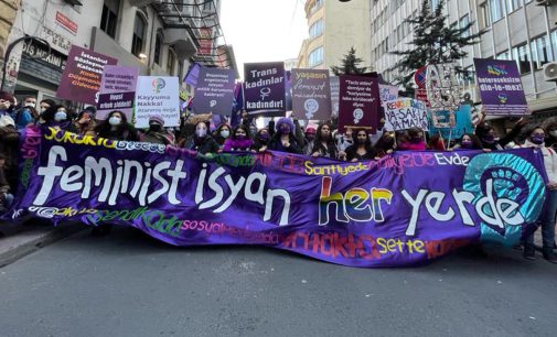 21’nci Feminist Gece Yürüyüşü: Öfkeliyiz, yastayız, ama isyandayız!