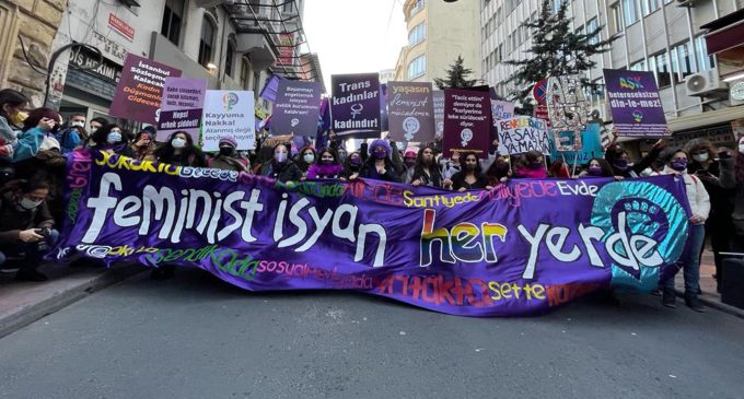 21’nci Feminist Gece Yürüyüşü: Öfkeliyiz, yastayız, ama isyandayız!