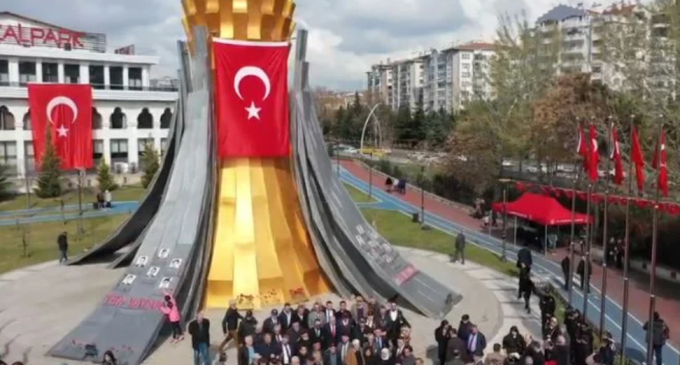 AKP’li belediye Çanakkale şehitlerini “15 Temmuz Şehitleri Anıtı”nda andı