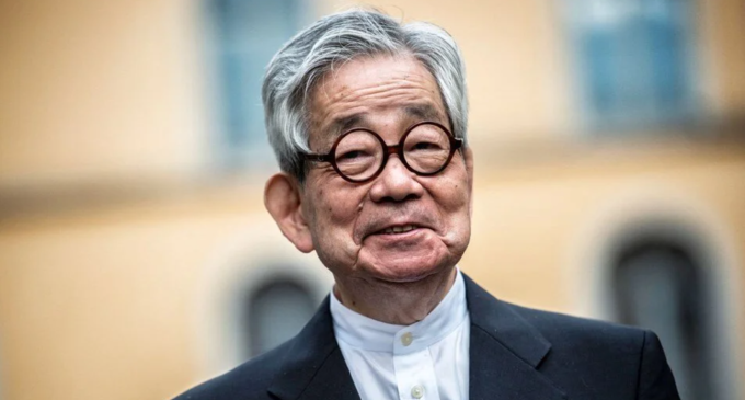 Nobel ödüllü Japon yazar Kenzaburo Oe yaşamını yitirdi