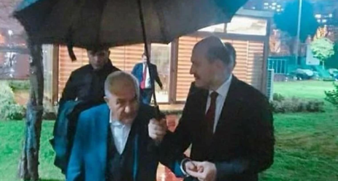 Bir cemaat daha seçimlerde Erdoğan’ı destekleyeceklerini duyurdu: Erdoğan ağırlamış, Soylu şemsiye tutmuştu!