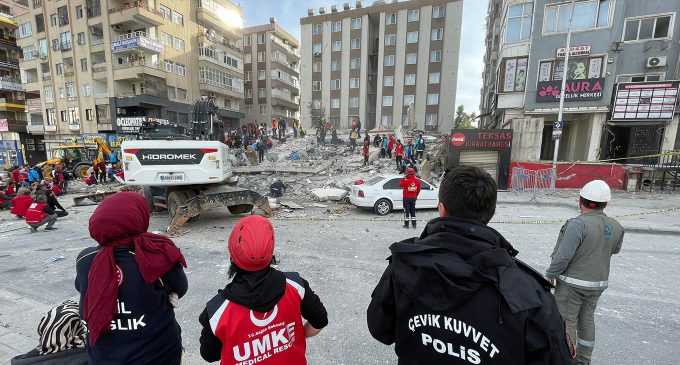 Şanlıurfa’da 6 katlı bina yıkıldı: Enkazda arama – kurtarma çalışması başlatıldı