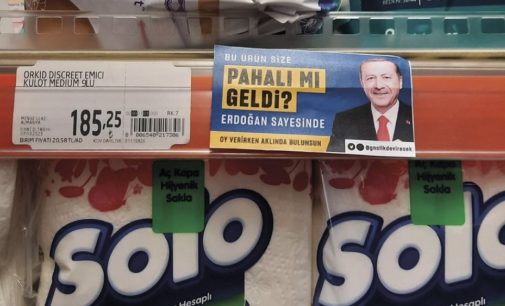 CHP gençlik kolları üyesi gözaltına alındı: “Bu ürün size pahalı mı geldi? Erdoğan sayesinde” etiketi yapıştırmıştı