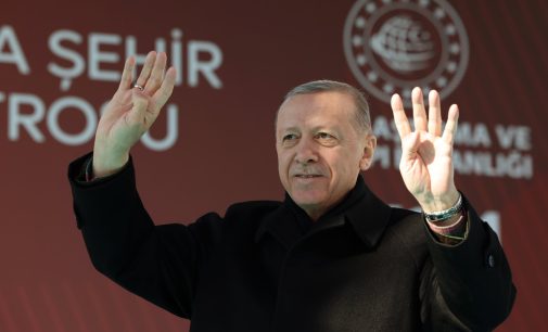 Erdoğan “seccade”ye takılı kaldı, Kılıçdaroğlu’na sataştı: Kıblesi kabe olmayanın…