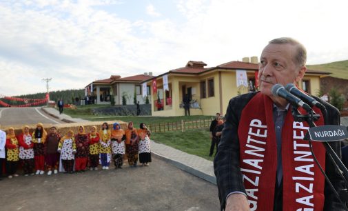 Erdoğan’dan deprem bölgesindeki çiftçilere yeni vaat: Sıfır faizli hayvancılık kredisi