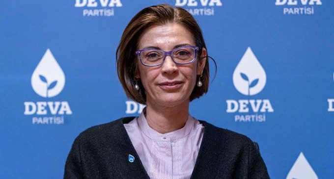 Dengir Mir Mehmet Fırat’ın kızı Helün Fırat, genel başkan yardımcısı olduğu DEVA Partisi’nden istifa etti