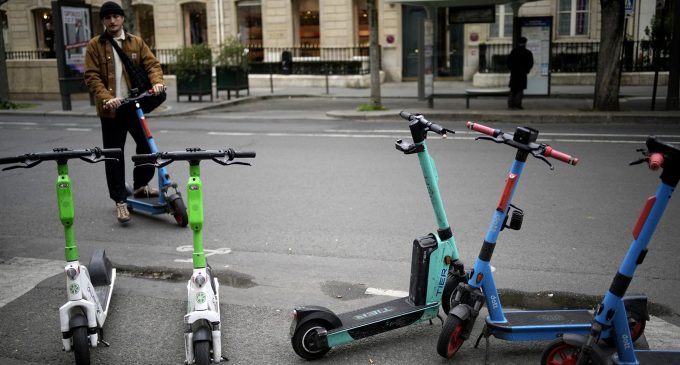 Avrupa’da elektrikli scooter kiralanmasını yasaklayan ilk kent Paris oldu