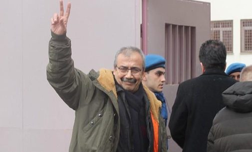 Sırrı Süreyya Önder, Yeşil Sol Parti’den milletvekili adayı oldu