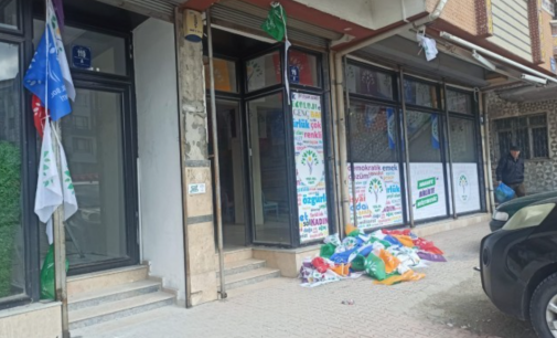 İzmir’in ardından Yeşil Sol Parti’nin Ankara seçim bürosuna da saldırı!