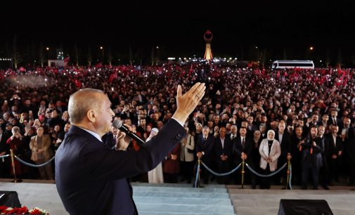 Saraydaki balkon konuşması metnine ayar: Erdoğan’ın Batı’yı hedef alan sözleri İngilizce metne konulmadı