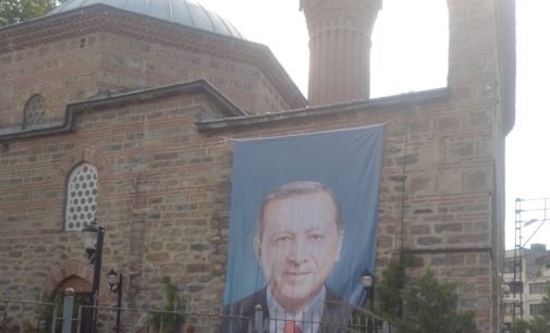 AKP tipi propaganda: Camileri seçim arenasına çevirdiler!