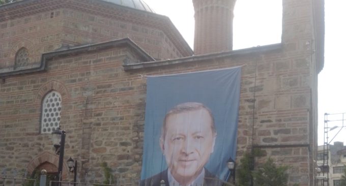 AKP tipi propaganda: Camileri seçim arenasına çevirdiler!