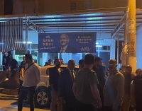 Buca’da CHP afişleri asan bir kahvehaneye saldırı