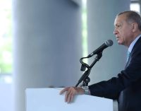 Erdoğan “gençlerin hayat tarzına ve düşüncelerine müdahale etmediklerini” iddia etti