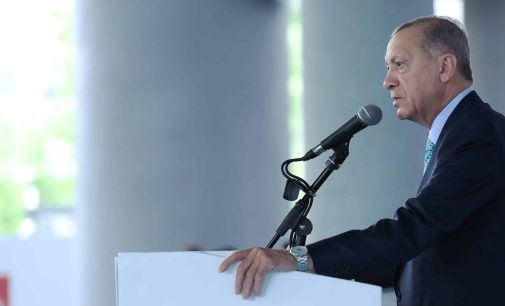 Erdoğan “gençlerin hayat tarzına ve düşüncelerine müdahale etmediklerini” iddia etti