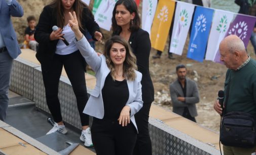 Başak Demirtaş sahadan seslendi: “Bir oy Yeşil Sol Parti’ye bir oy Kılıçdaroğlu’na…”