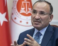 Adalet Bakanı Bozdağ’dan İmamoğlu’na taşlı saldırı açıklaması: Adli tahkikat başlatıldı, gözaltılar var