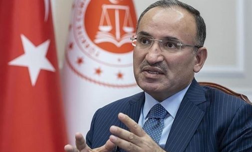 Adalet Bakanı Bozdağ’dan İmamoğlu’na taşlı saldırı açıklaması: Adli tahkikat başlatıldı, gözaltılar var