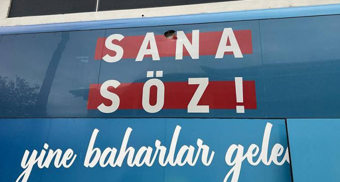 Kılıçdaroğlu, seçim otobüsüne taşla saldıran çocuktan şikayetçi olmadı