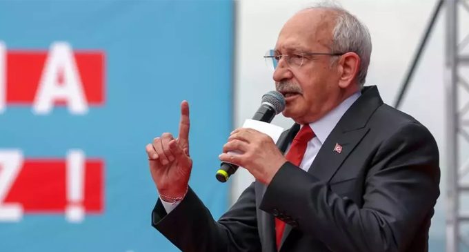 Kılıçdaroğlu: Telekomünikasyon şirketleri gazetecilere SMS atmamı engelliyor