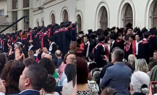 Cağaloğlu Anadolu Lisesi öğrencileri mezuniyet töreninde gerici müdürü protesto etti